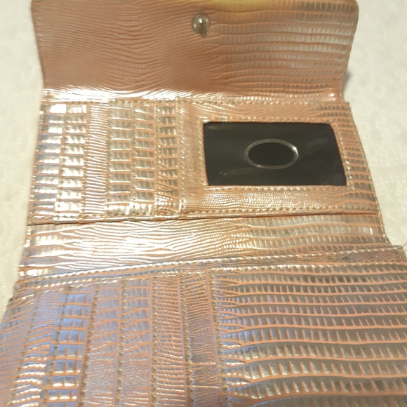 GUESS Wallet - Picture 3 of 4